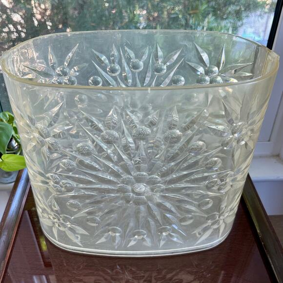 Vintage Lucite Sunburst Trash Can – Mid-Century Clear Oval Wastebasket - Picture 8 of 12